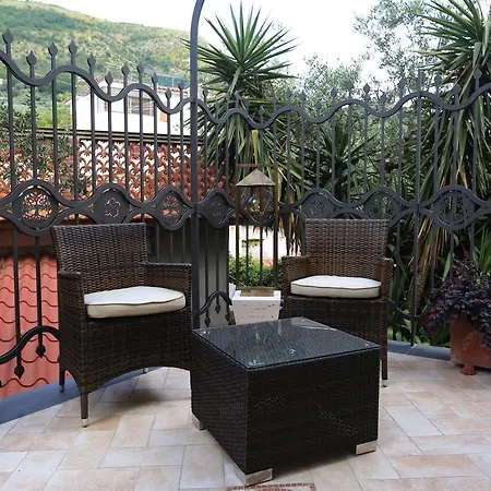 Relais Ohana - De Vivo Realty Pensión Arola (Campania)